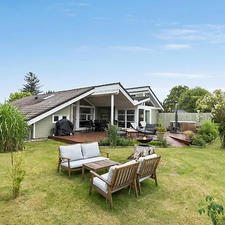 4 Bedroom In Holiday home *