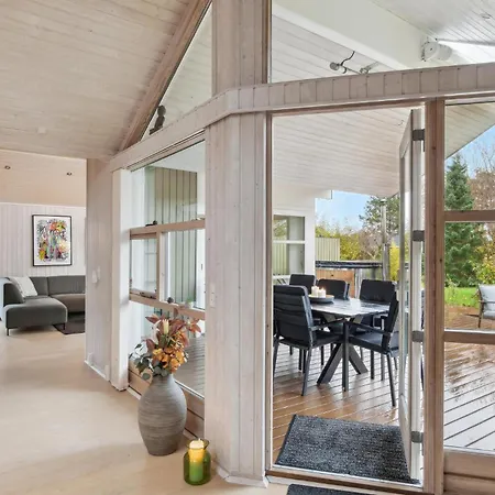 4 Bedroom In Holiday home Dronningmolle