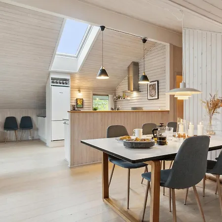 4 Bedroom In *