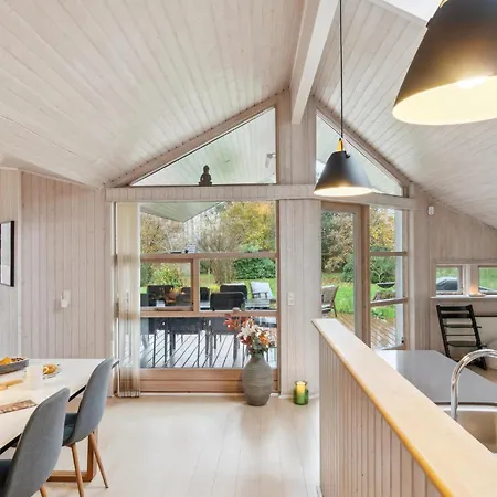 4 Bedroom In Holiday home