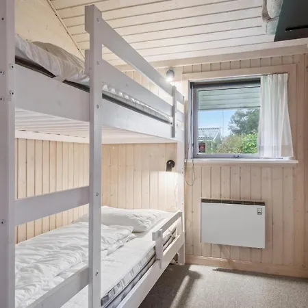Holiday home 4 Bedroom In Dronningmolle
