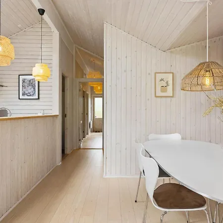 Holiday home Lovely In With Wifi Dronningmolle