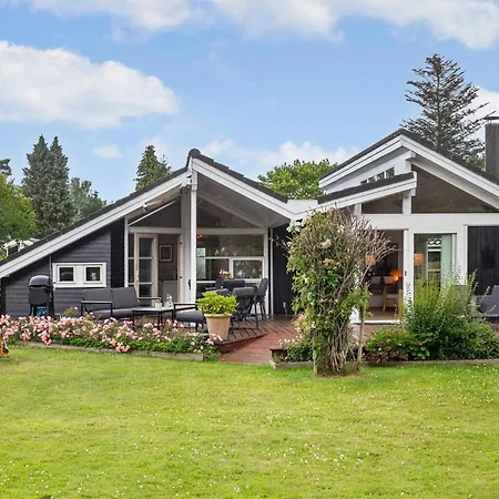 Casa vacanze Lovely In With Wifi